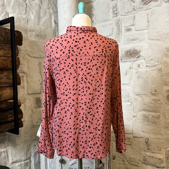 H&M Divided | Spotted Pink Button Up - Picture 5 of 7